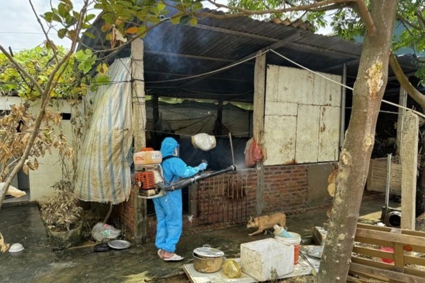 Các biện pháp phòng chống nhiều dịch bệnh về da bùng phát sau mưa lũ