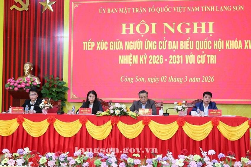 Các ứng cử viên đại biểu Quốc hội khóa XVI, nhiệm kỳ 2026 - 2031 tiếp xúc cử tri vận động bầu cử tại xã Công Sơn