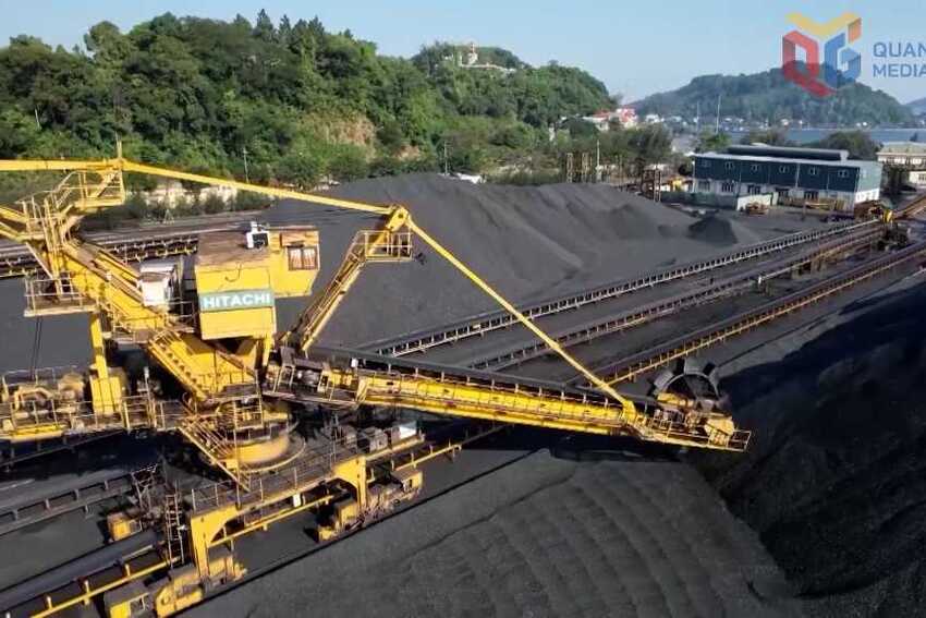 Khơi dậy mạnh mẽ phong trào thi đua yêu nước