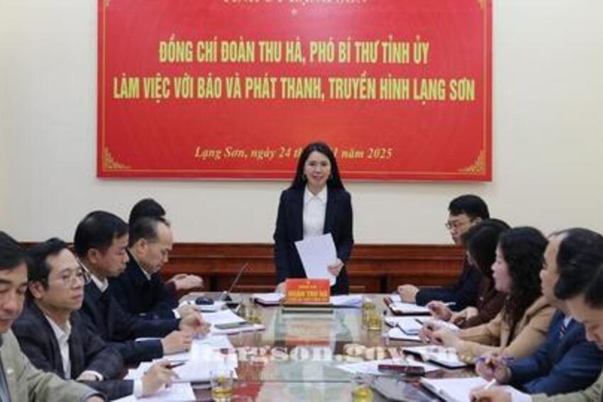 Đồng chí Đoàn Thu Hà, Phó Bí thư Tỉnh ủy làm việc với Báo và Phát thanh, Truyền hình Lạng Sơn
