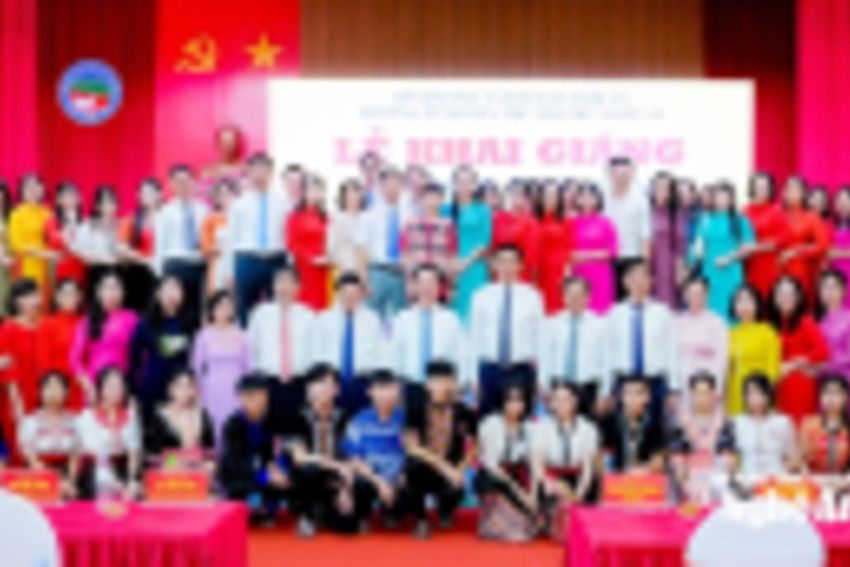 Lãnh đạo tỉnh Nghệ An dự lễ khai giảng năm học mới 2025-2026