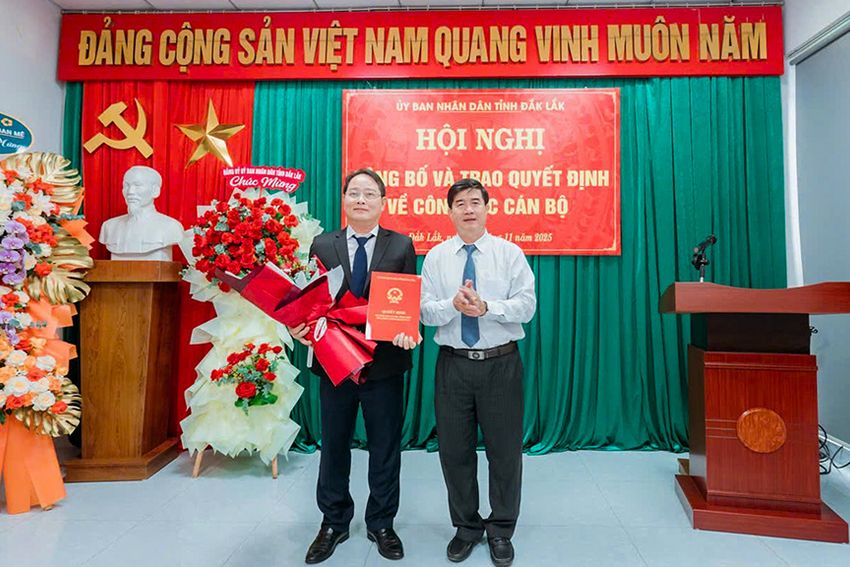 Công bố quyết định bổ nhiệm Giám đốc Ban Quản lý dự án đầu tư xây dựng công trình dân dụng và công nghiệp tỉnh Đắk Lắk