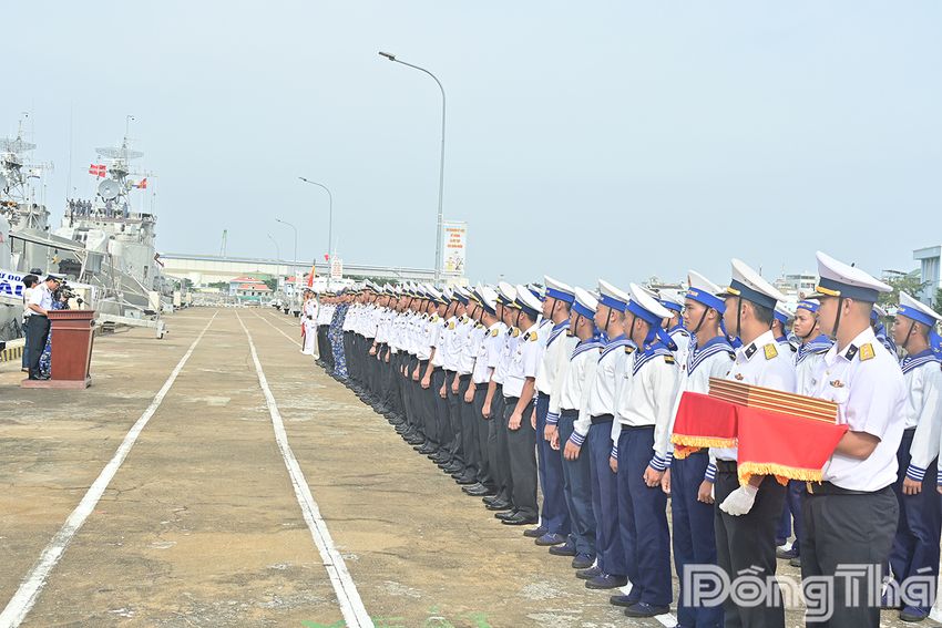 Tư lệnh Vùng 2 Hải quân chúc mừng Biên đội Tàu 09, 17 hoàn thành xuất sắc nhiệm vụ đối ngoại trở về đơn vị