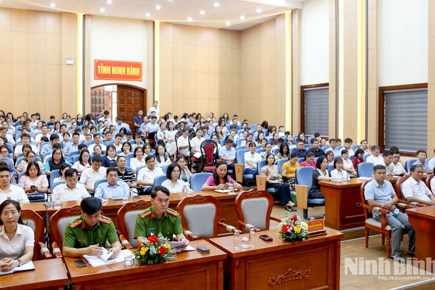 Đảng ủy UBND tỉnh quán triệt, triển khai văn bản mới của Đảng và công tác số hóa, tạo lập hồ sơ đảng viên