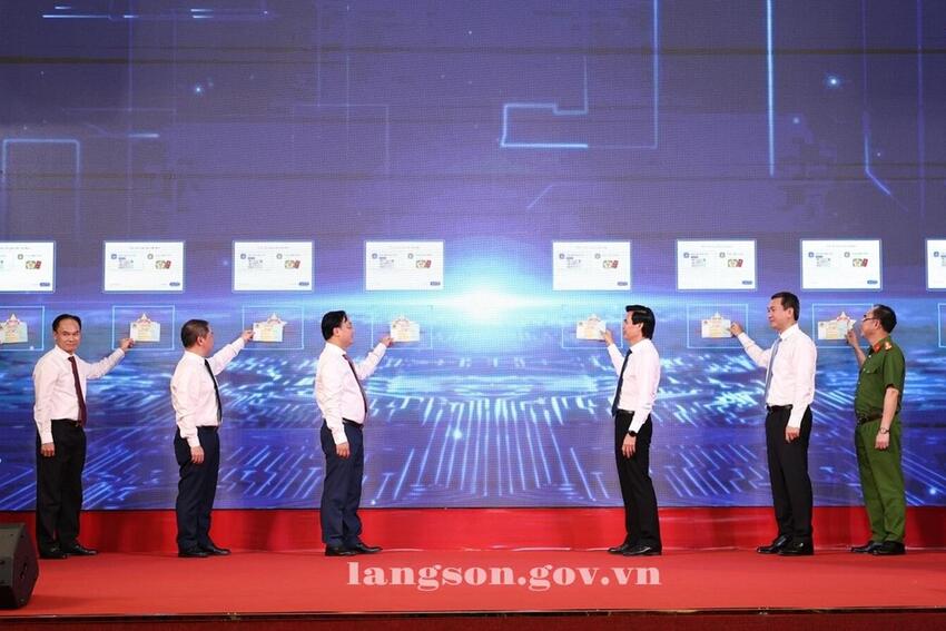 Khai trương mô hình “Trạm  dịch vụ công số”
