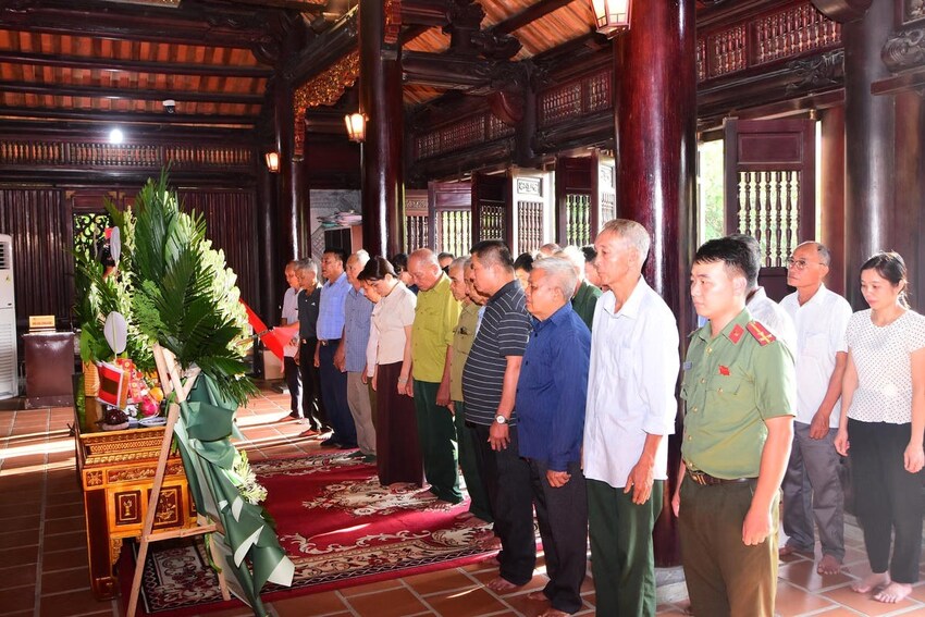 Tuyên Quang: Người có uy tín trong đồng bào dân tộc thiểu số dâng hương tưởng nhớ Chủ tịch Hồ Chí Minh
