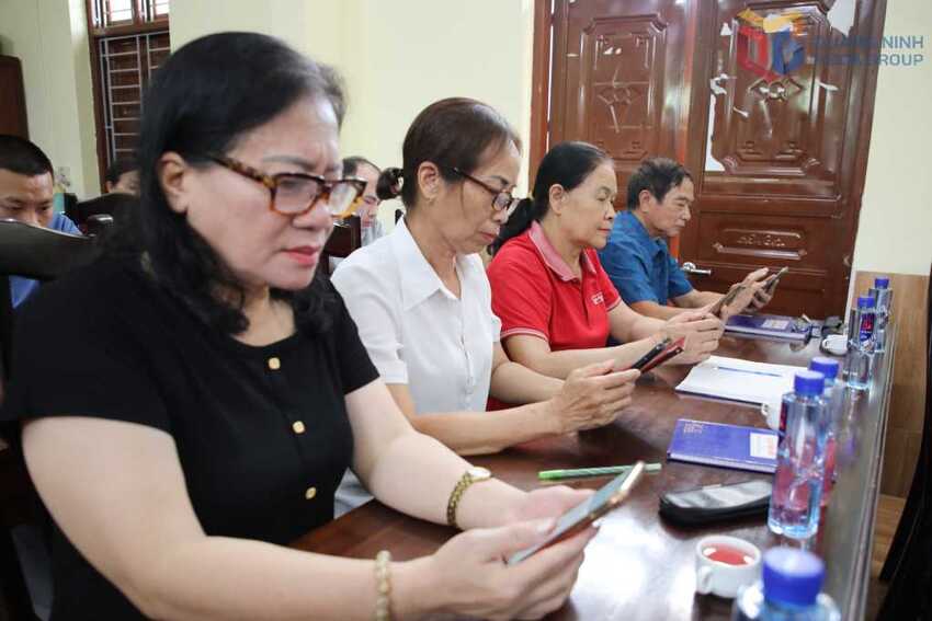 Chuyển đổi số lan tỏa đến từng thôn, khu phố