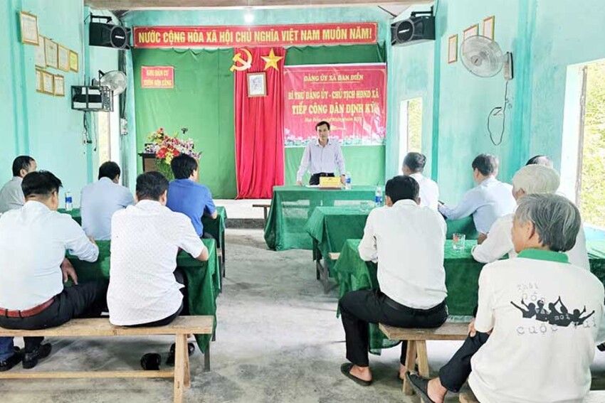 Đan Điền: Đồng chí Bí thư Đảng ủy tiếp công dân định kỳ tại thôn Sơn Công