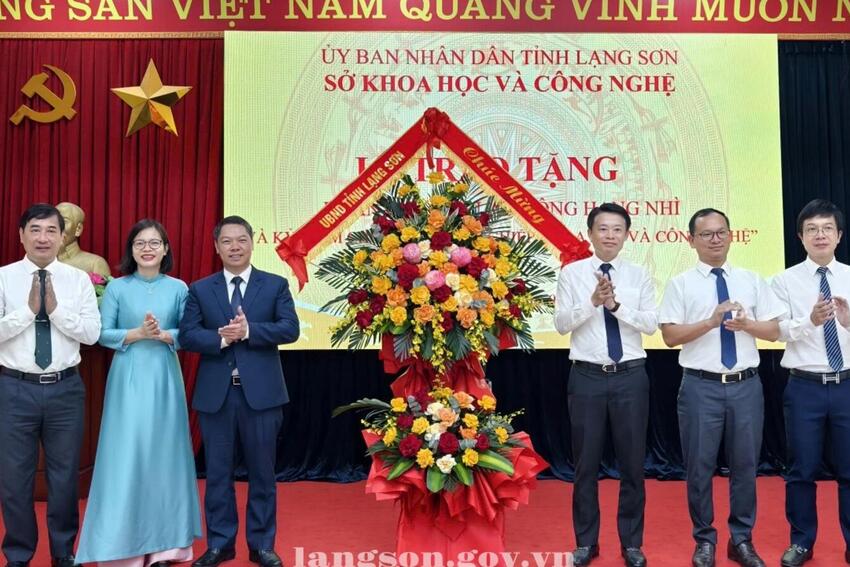 Lễ chào mừng Ngày Khoa học, công nghệ và đổi mới sáng tạo Việt Nam