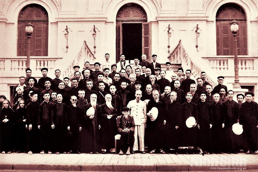 “Làm việc cho cách mạng, chứ không phải làm quan cách mạng”