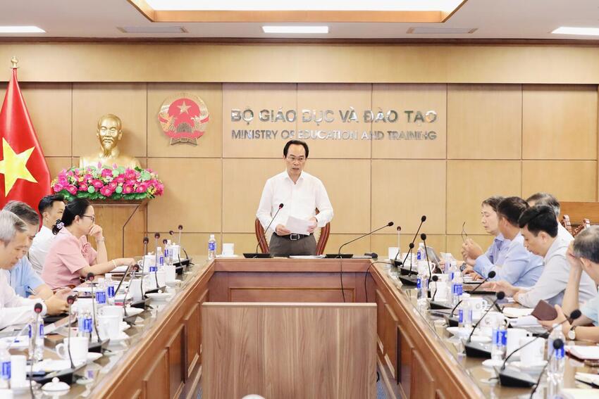 Bộ GDĐT họp Ban Chỉ đạo về phát triển khoa học, công nghệ, đổi mới sáng tạo, chuyển đổi số và Đề án 06
