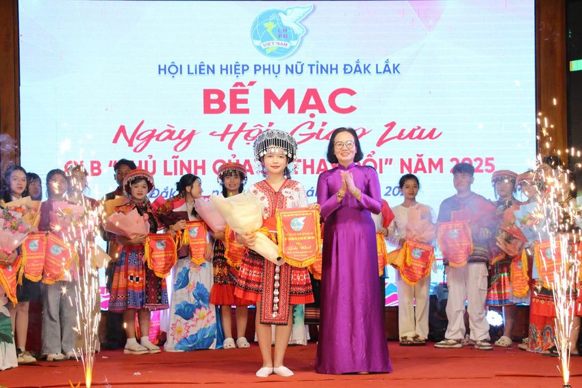 Hội thi “Tìm kiếm giọng hát tài năng - Tỏa sáng tài năng học sinh”