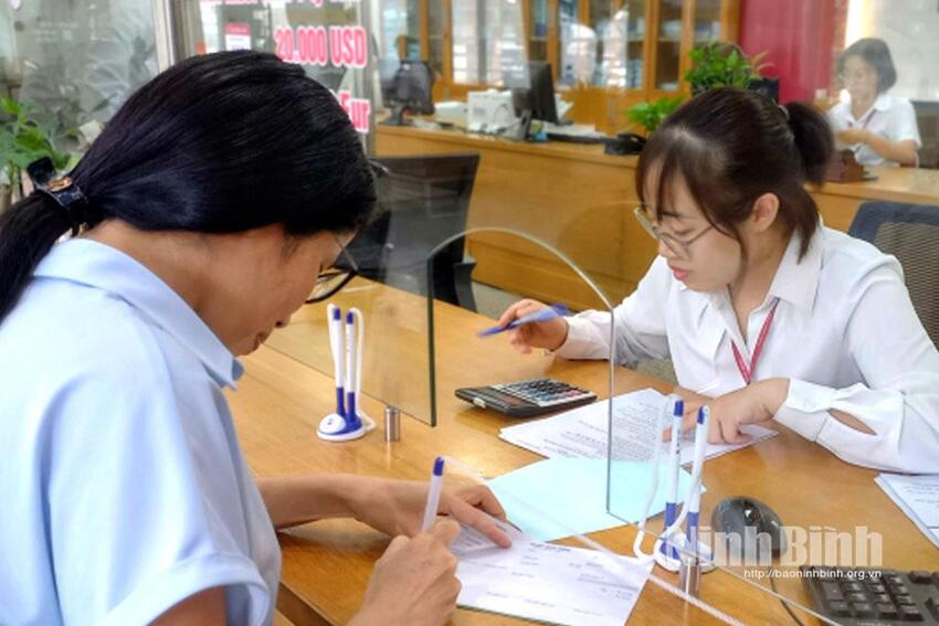 Chuyển đổi số ngành ngân hàng mang lại tiện lợi cho khách hàng