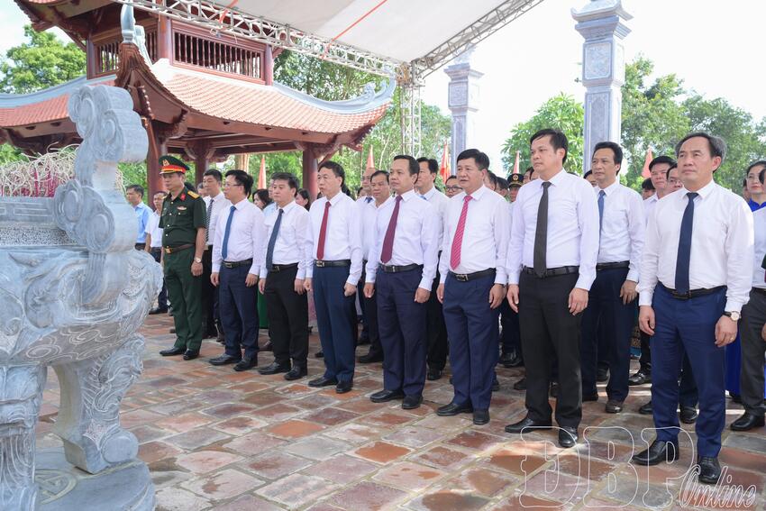 Lãnh đạo tỉnh Điện Biên dâng hương, tri ân anh hùng liệt sĩ