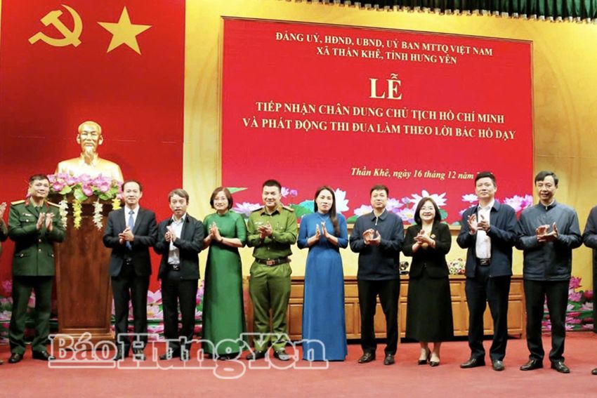 Xã Thần Khê tiếp nhận chân dung Chủ tịch Hồ Chí Minh và phát động thi đua làm theo lời Bác