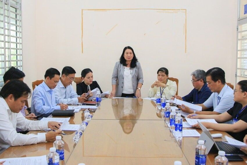 Phó Chủ tịch UBND tỉnh Nguyễn Thị Bé Mười làm việc với xã Giao Long về phát triển kinh tế - xã hội và vận hành chính quyền 02 cấp