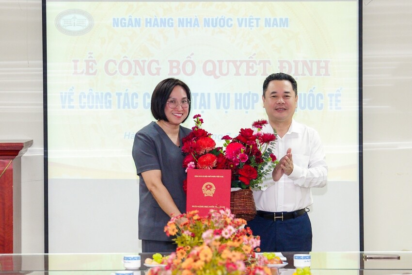 Phó Thống đốc Nguyễn Ngọc Cảnh trao Quyết định bổ nhiệm Phó Vụ trưởng Vụ Hợp tác quốc tế