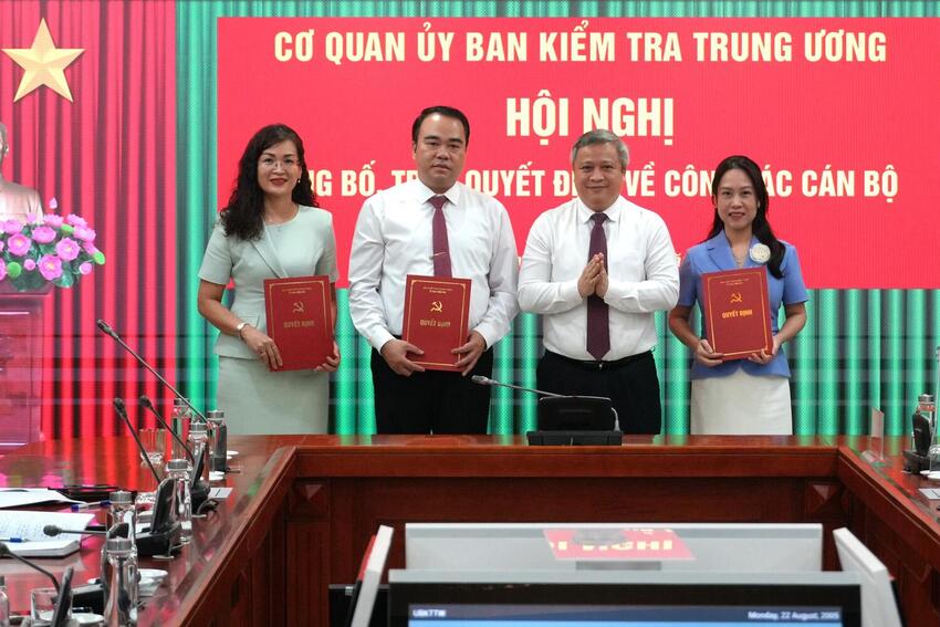 Cơ quan UBKT Trung ương tổ chức Hội nghị công bố và trao quyết định về công tác cán bộ