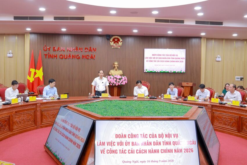 Thứ trưởng Nguyễn Văn Hồi kiểm tra công tác cải cách hành chính tại tỉnh Quảng Ngãi