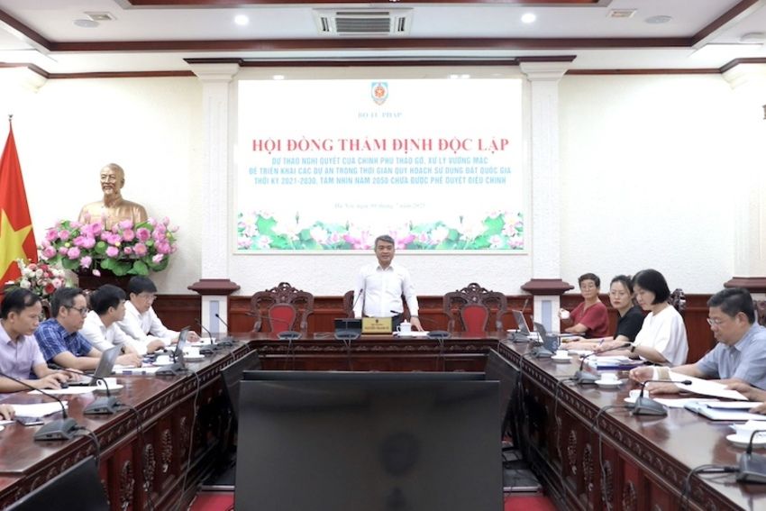 Thẩm định nghị quyết về tháo gỡ, xử lý vướng mắc để triển khai các dự án sử dụng đất