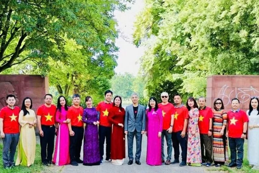 Đảng ủy tại Đức tổ chức sinh hoạt chuyên đề về Chủ tịch Hồ Chí Minh