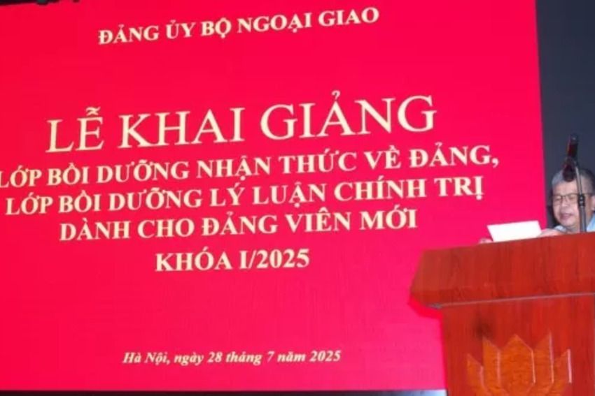 Đảng uỷ Bộ Ngoại giao khai giảng lớp bồi dưỡng lý luận chính trị cho đảng viên mới và lớp nhận thức về Đảng