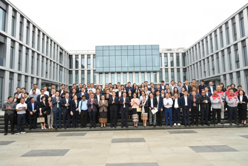 Bộ trưởng Công Thương hai nước Việt - Lào thăm và làm việc tại nhà máy sản xuất ô tô Thành Công Việt Hưng