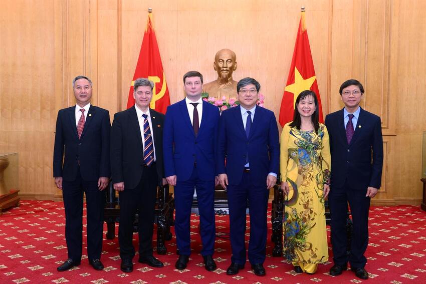 Đoàn cán bộ Đại học Tổng hợp Quốc gia Saint Petersburg thăm, làm việc tại Học viện