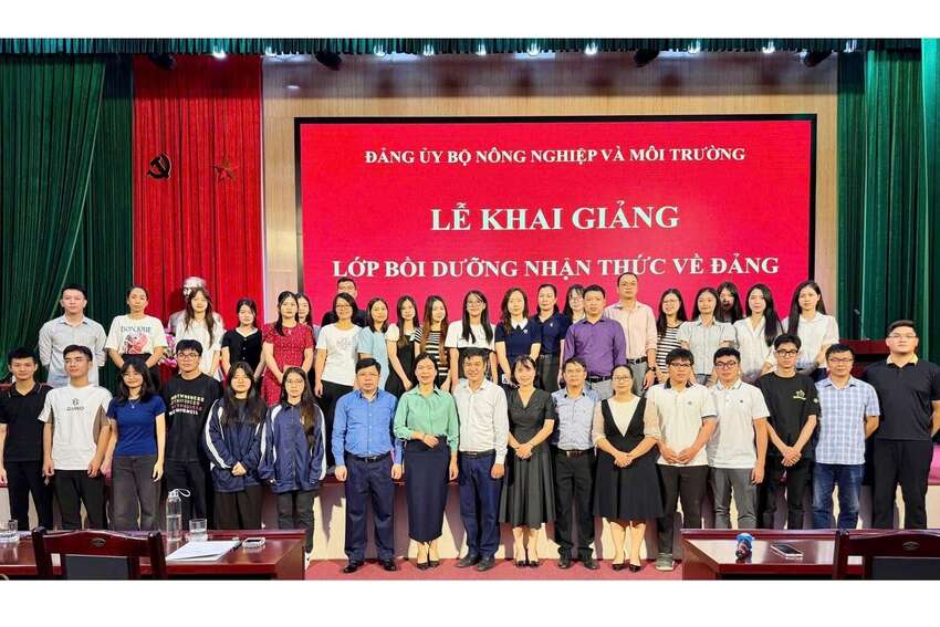 Khai giảng Lớp Bồi dưỡng nhận thức về Đảng năm 2025