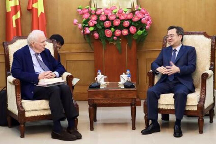 Trưởng Ban Chính sách, chiến lược Trung ương Nguyễn Thanh Nghị tiếp Giáo sư Thomas Valley, Đại học Columbia, Hoa Kỳ