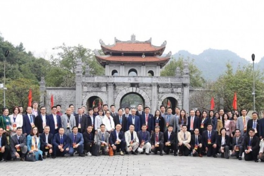 Nghị quyết của Bộ Chính trị về công tác người Việt Nam ở nước ngoài