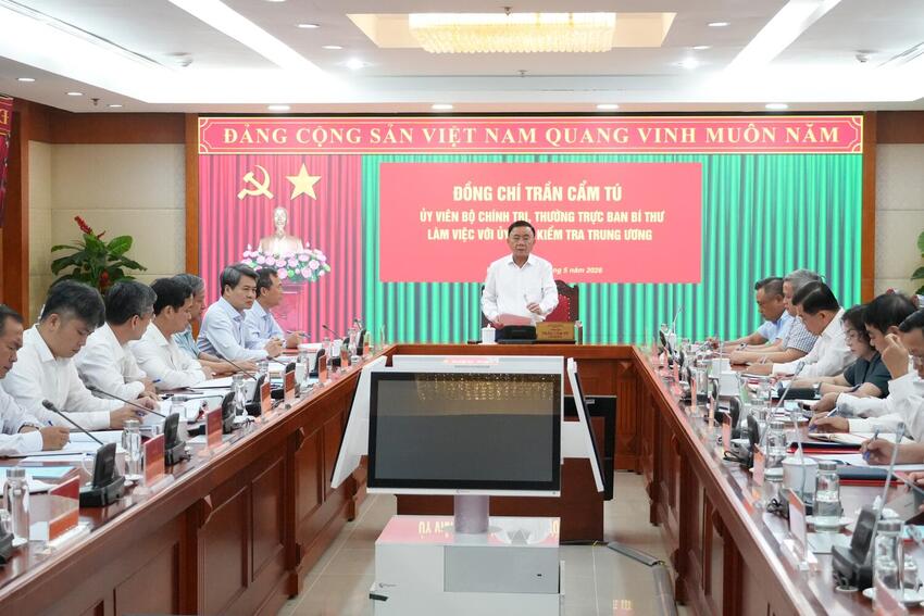 Đồng chí Trần Cẩm Tú, Ủy viên Bộ Chính trị, Thường trực Ban Bí thư làm việc với Ủy ban Kiểm tra Trung ương