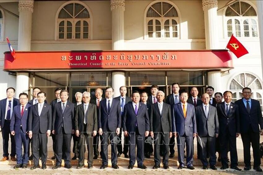 Việt Nam-Lào tăng cường trao đổi thông tin khoa học lý luận