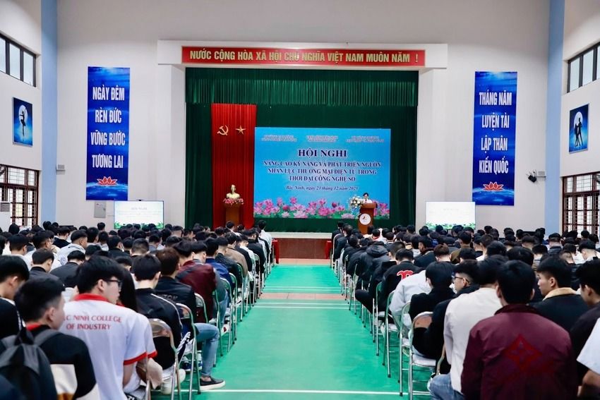 Sinh viên trước 'thời điểm vàng' của kinh tế số: biết dùng AI là chưa đủ, phải biết làm đúng