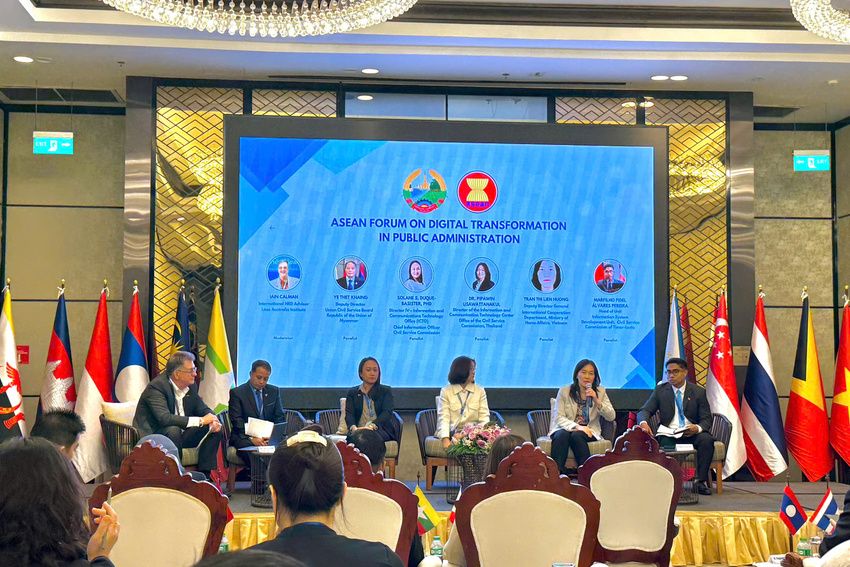 Bộ Nội vụ tham dự Diễn đàn ASEAN về Chuyển đổi số trong hành chính công tại Lào