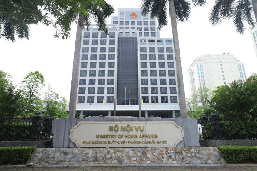 Danh mục thủ tục hành chính được tái cấu trúc quy trình, cắt giảm, thay thế thành phần hồ sơ bằng dữ liệu điện tử đã được tích hợp trên ứng dụng VNeID thuộc phạm vi chức năng quản lý của Bộ Nội vụ