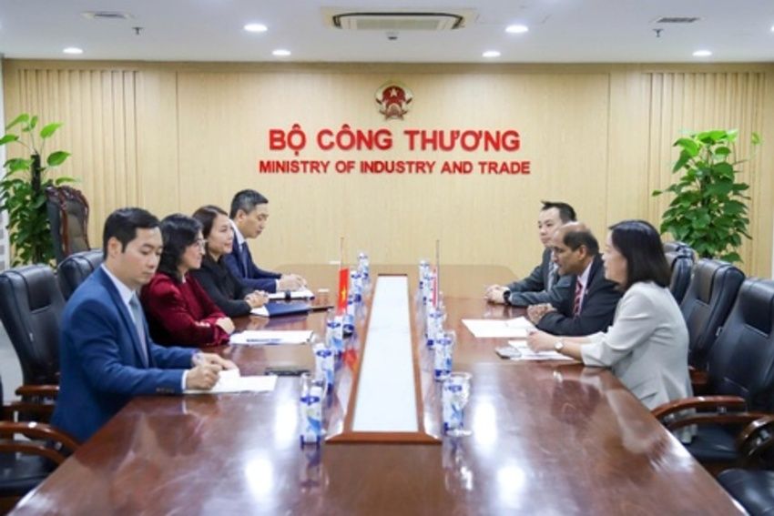 Thứ trưởng Phan Thị Thắng tiếp xã giao Đại sứ đặc mệnh toàn quyền Cộng hòa Singapore tại Việt Nam trước khi kết thúc nhiệm kỳ