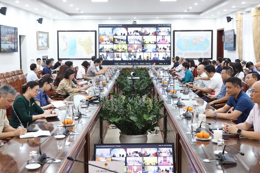 Học tập tư tưởng Hồ Chí Minh để nâng cao bản lĩnh ngoại giao Việt Nam