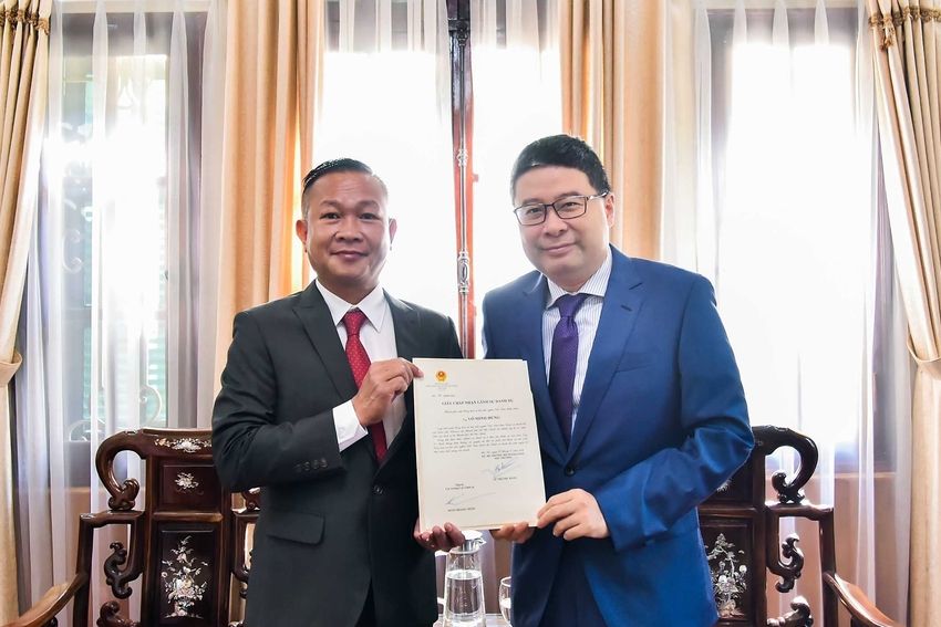 Trao Giấy chấp nhận lãnh sự cho Lãnh sự danh dự Quần đảo Solomon tại Thành phố Hồ Chí Minh