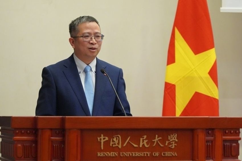 Đại sứ Phạm Thanh Bình trao đổi chuyên đề tại Đại học Nhân dân Trung Quốc