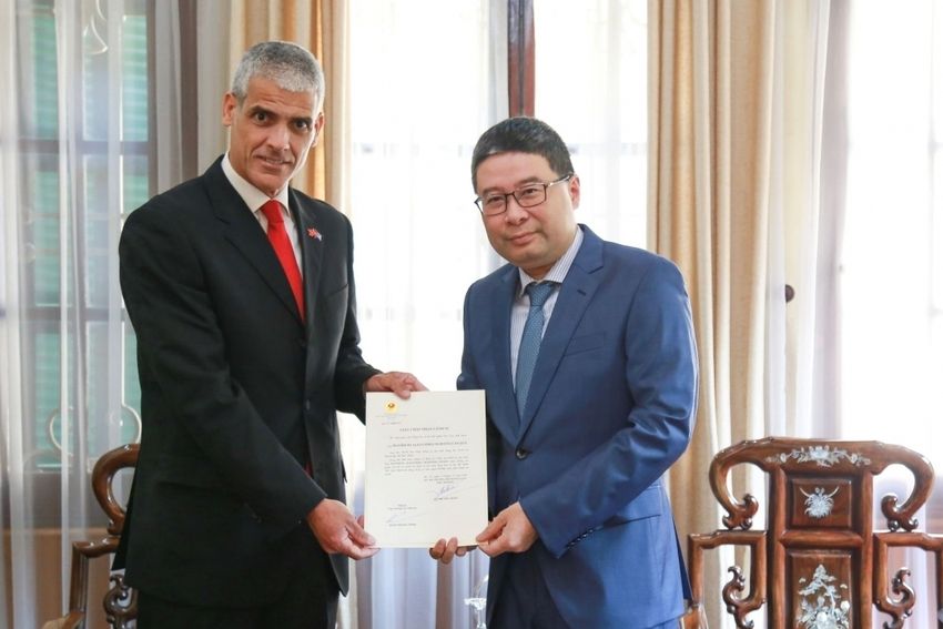 Trao Giấy chấp nhận lãnh sự cho Tổng lãnh sự Cuba tại TP. Hồ Chí Minh