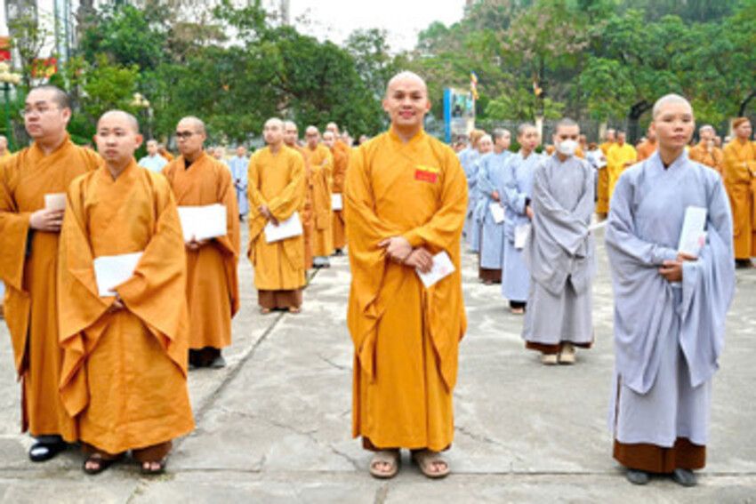 Gần 500 chư tôn đức, tăng ni Học viện Phật giáo Việt Nam tại Hà Nội đi bầu cử