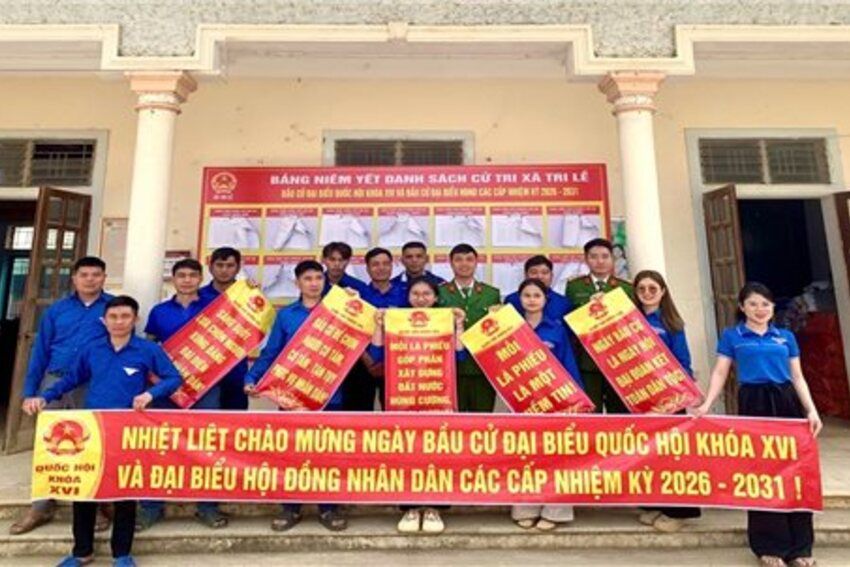 Đồng bào các dân tộc ở Bắc Trung Bộ vui mừng trước ngày hội non sông