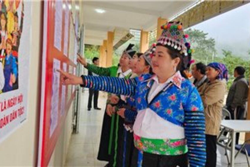 Ngày hội gắn kết đồng bào các dân tộc, tôn giáo ở Nhi Sơn