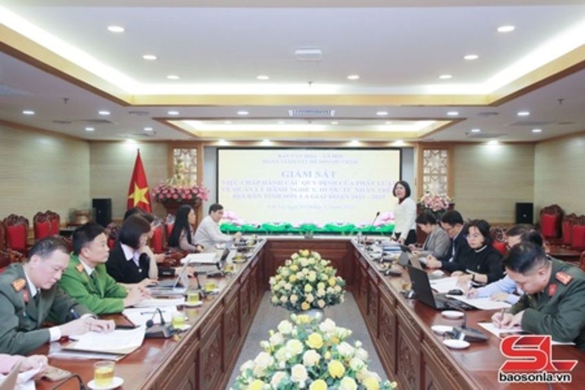 Giám sát việc chấp hành các quy định của pháp luật về quản lý hành nghề y, dược tư nhân