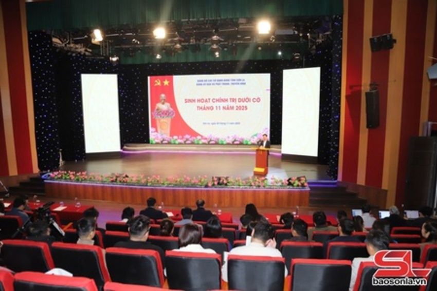 Đảng ủy Báo và phát thanh, truyền hình Sơn La sinh hoạt chính trị dưới cờ