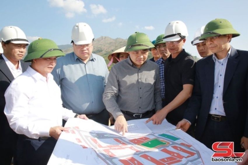 Đồng chí Chủ tịch UBND tỉnh kiểm tra, nắm tình hình phát triển kinh tế - xã hội, phát triển kinh tế cửa khẩu khu vực Chiềng Khương