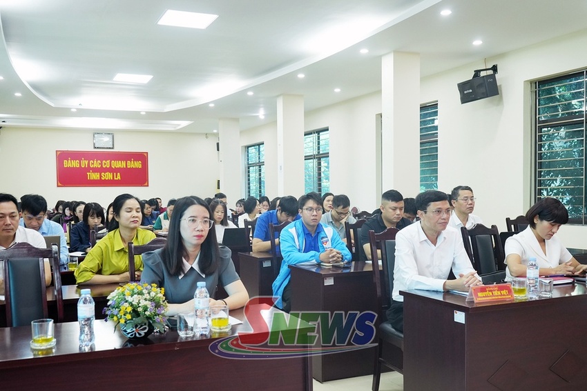 Khai mạc lớp bồi dưỡng lý luận chính trị năm 2026 cho 49 giảng viên, giáo viên