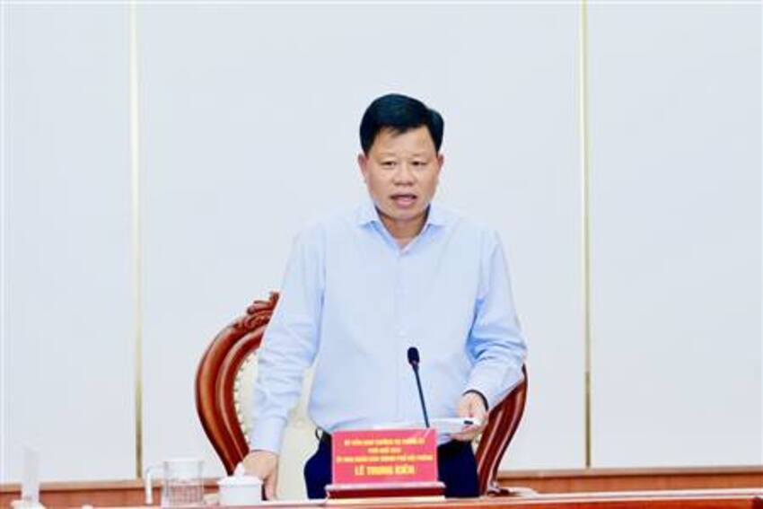 Phó Chủ tịch UBND thành phố Lê Trung Kiên chủ trì họp, chỉ đạo một số nội dung về tài sản công