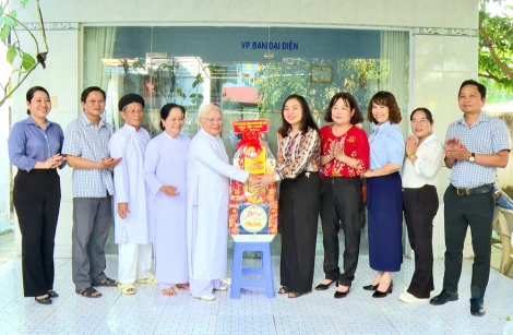 Lãnh đạo UBMTTQ Việt Nam tỉnh thăm, chúc mừng các tổ chức tôn giáo Cao Đài nhân dịp Đại lễ khai đạo Cao Đài